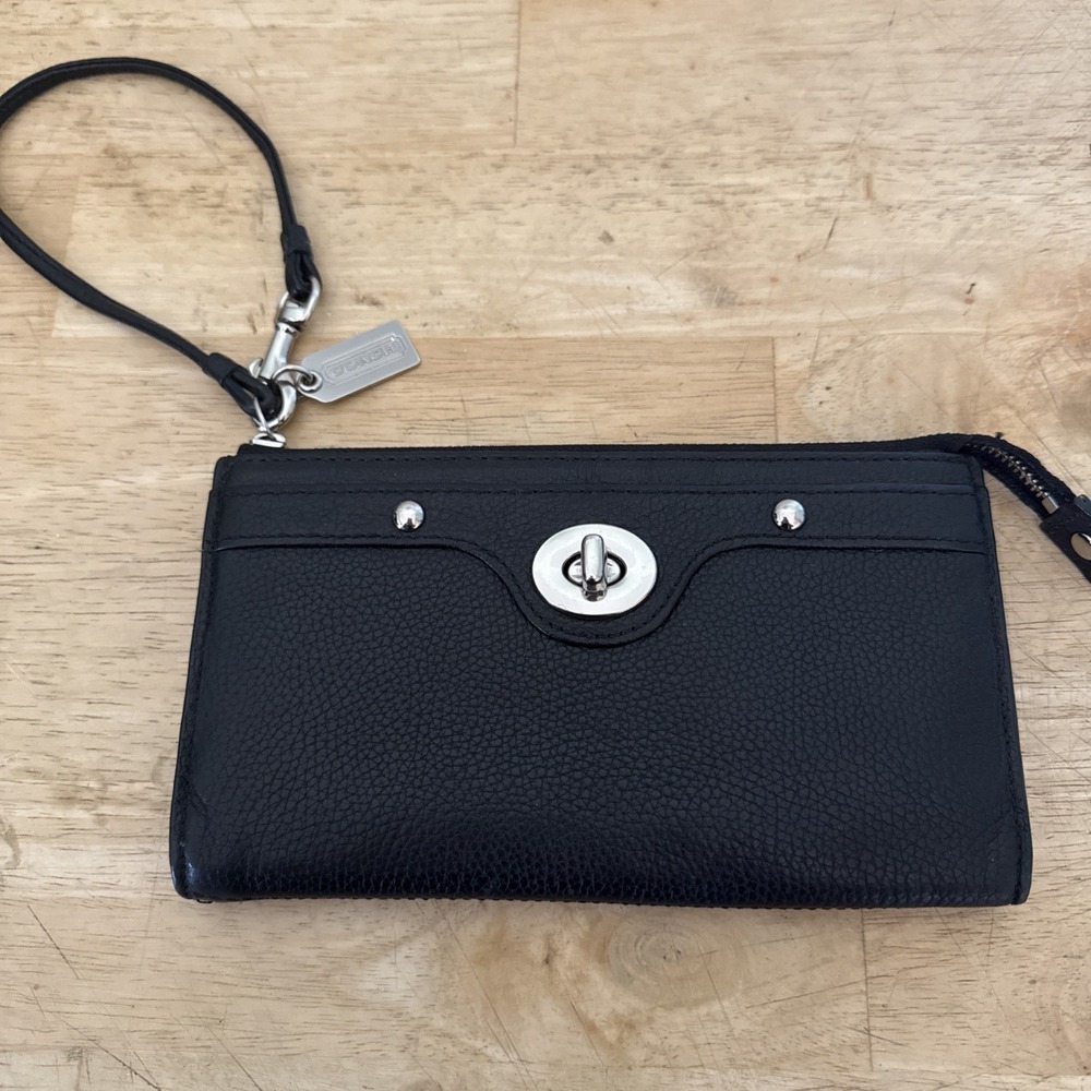Coach Penelope Wristlet Wallet Black Pebbled Leather Clutch Turn Lock Silver